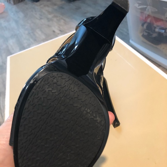 Michael Kors 5.5 Berkley Black Patent Heels NEW - Picture 3 of 4